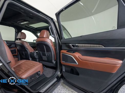Used 2024 Kia Telluride SX Prestige w/ Towing Package AWD/4WD image 36