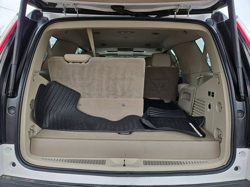 Used 2016 Cadillac Escalade Luxury image 30