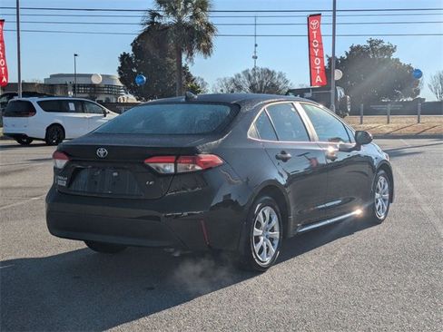 Certified 2025 Toyota Corolla LE image 3