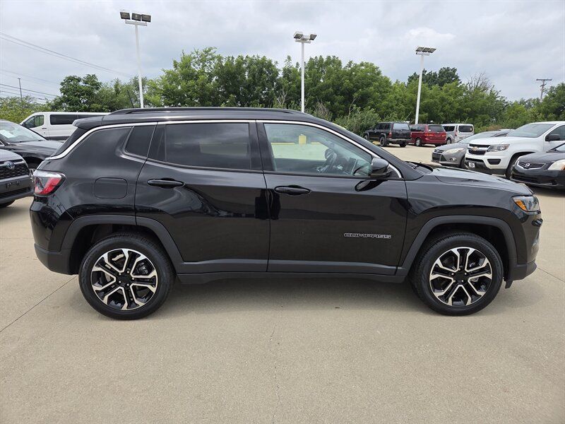 Used 2022 Jeep Compass Limited AWD/4WD image 2