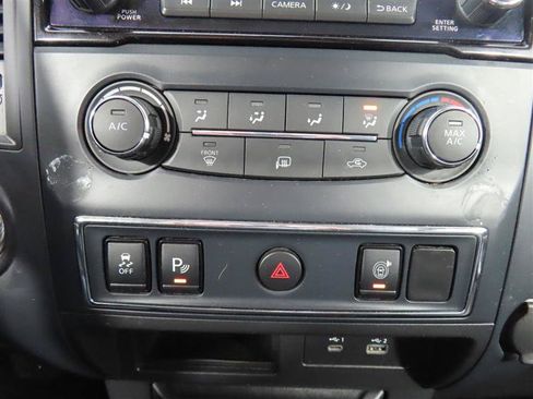 Used 2022 Nissan Titan SV RWD image 25