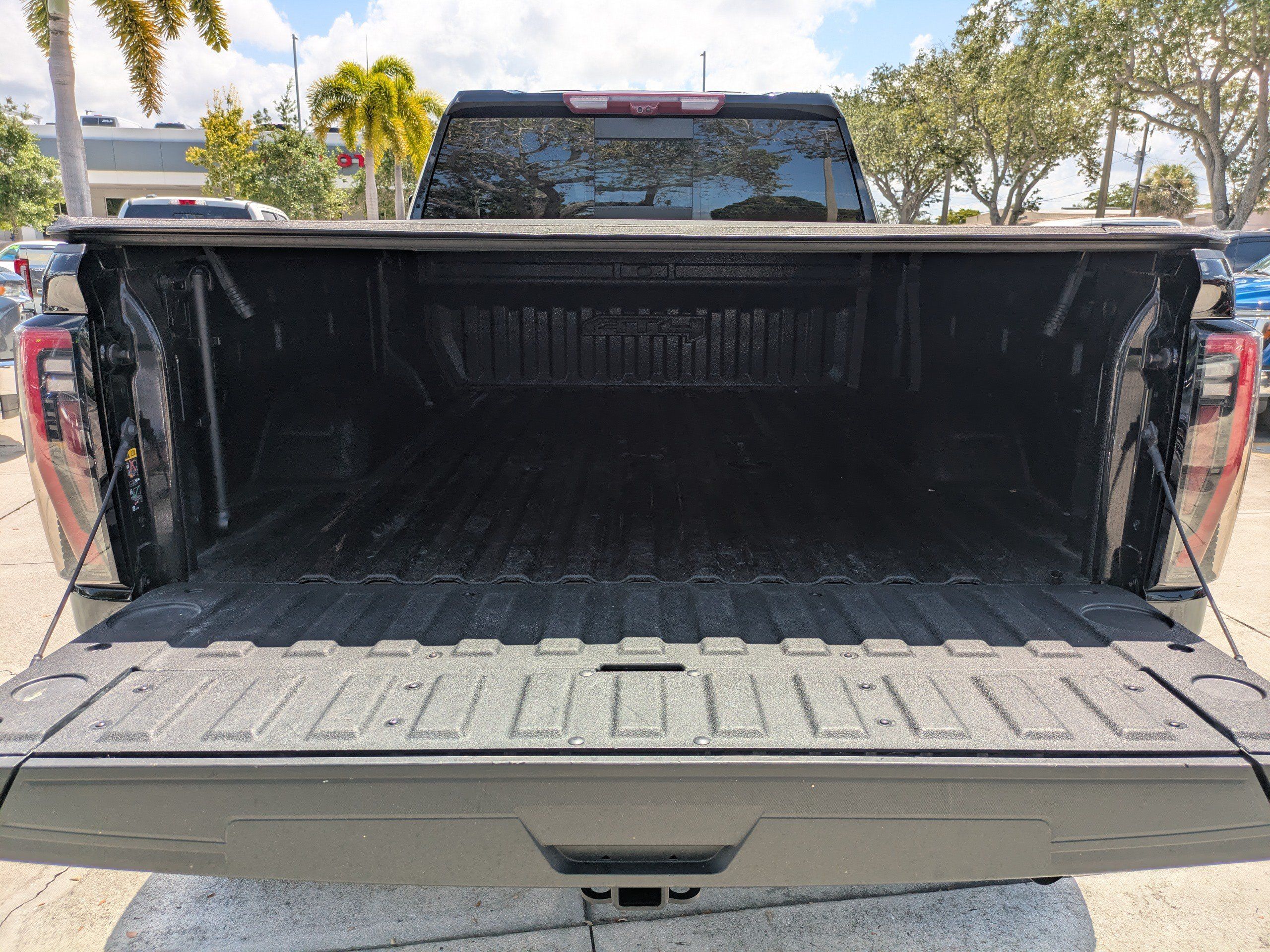 Used 2024 GMC Sierra 2500 AT4 w/ AT4 Premium Plus Package AWD/4WD image 15