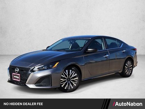 Used 2024 Nissan Altima 2.5 SV FWD image 1