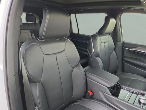 New 2025 Jeep Grand Cherokee L Overland w/ Luxury Tech Group IV AWD/4WD image 33