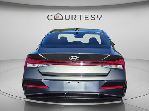 Certified 2024 Hyundai Elantra SEL w/ Convenience Package FWD image 4