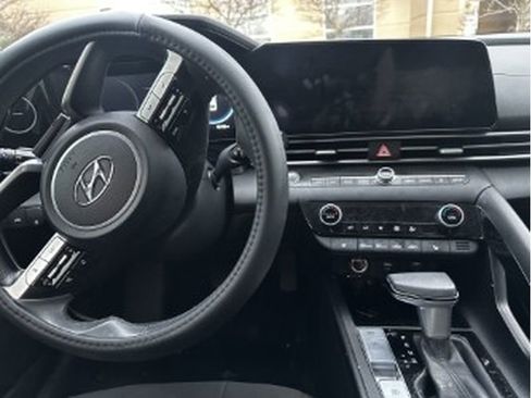 Used 2023 Hyundai Elantra SEL w/ Convenience Package image 30