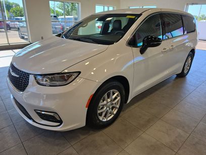 Used 2026 Chrysler Pacifica Select