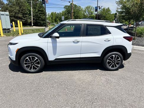 New 2026 Chevrolet TrailBlazer LT w/ Convenience Package AWD/4WD image 2