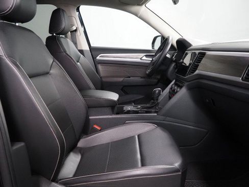 Used 2022 Volkswagen Atlas FWD SE V6 w/ Technology image 14