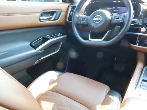Used 2023 Nissan Pathfinder Platinum w/ Cargo Package AWD/4WD image 13