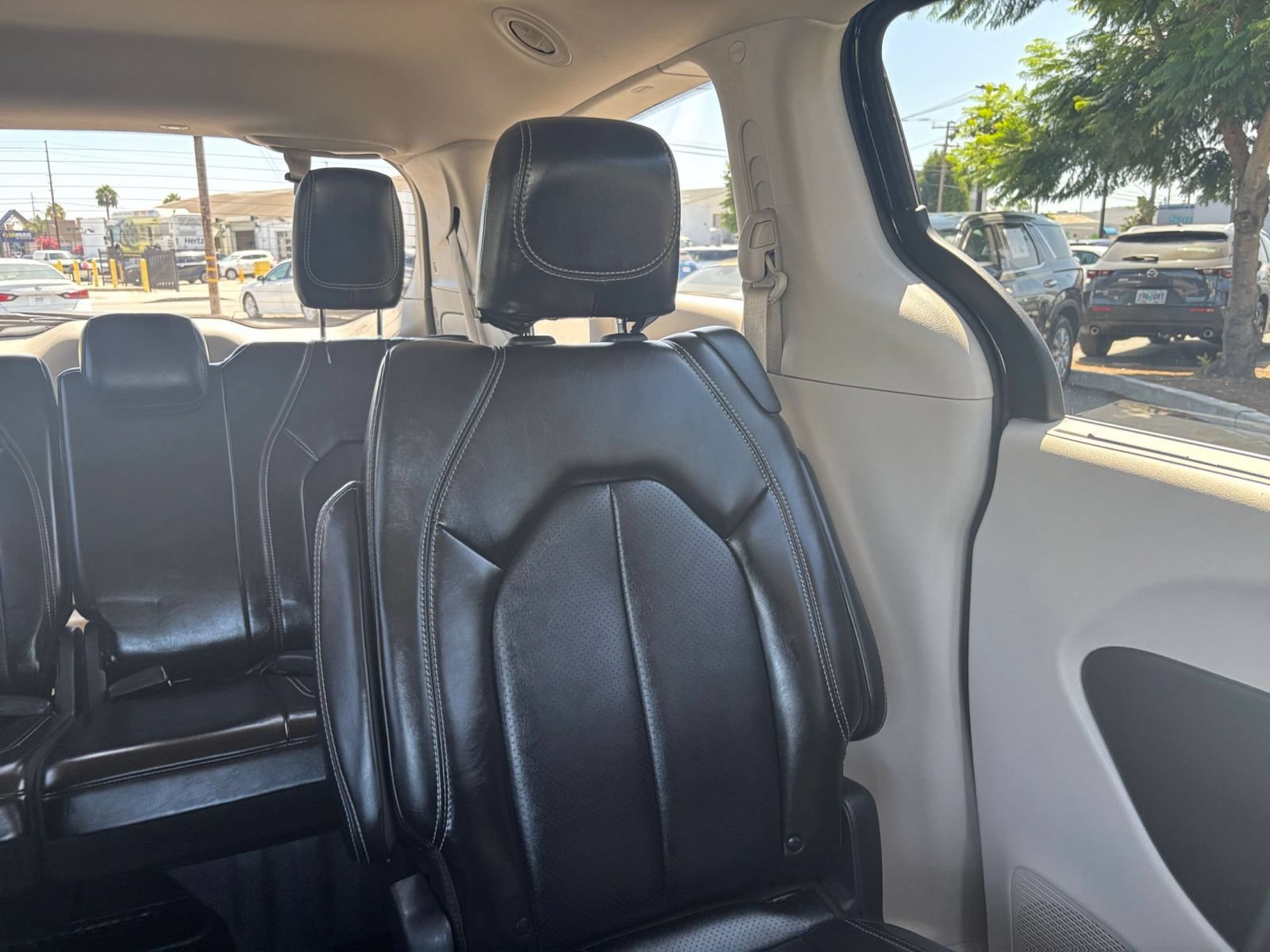 Used 2024 Chrysler Pacifica Touring-L FWD image 39