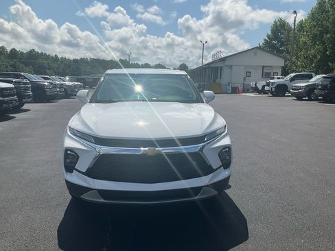 Used 2023 Chevrolet Blazer LT FWD image 2