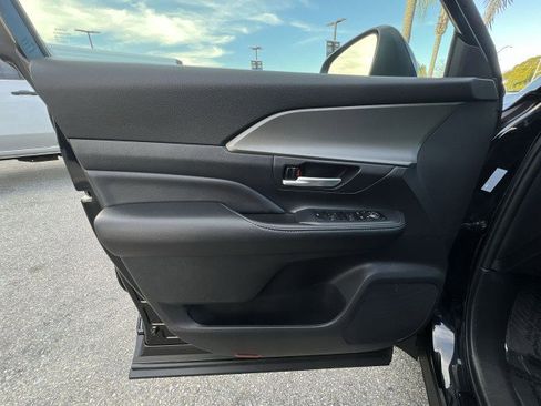 Used 2025 Toyota Grand Highlander XLE SUV image 21