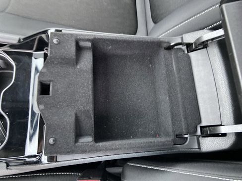 Used 2023 Jeep Grand Cherokee L Laredo image 40