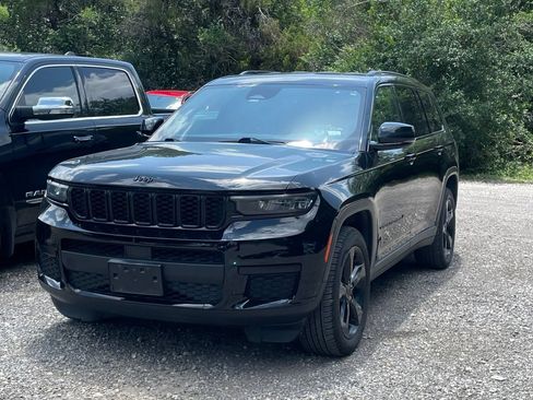 Used 2021 Jeep Grand Cherokee L Laredo RWD image 1