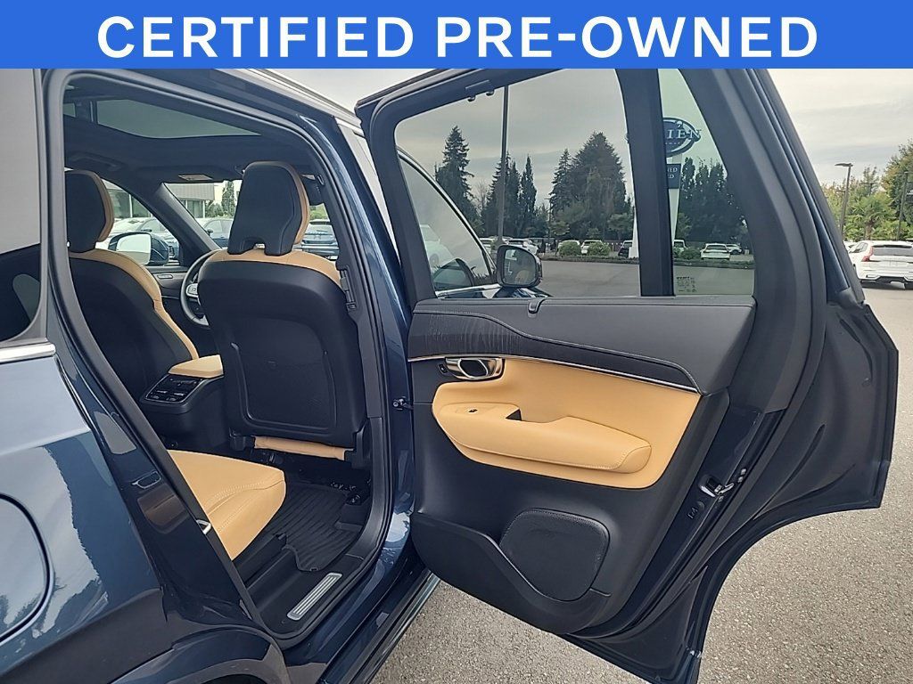 Used 2025 Volvo XC90 B5 Ultra w/ Protection Package Premier AWD/4WD image 17