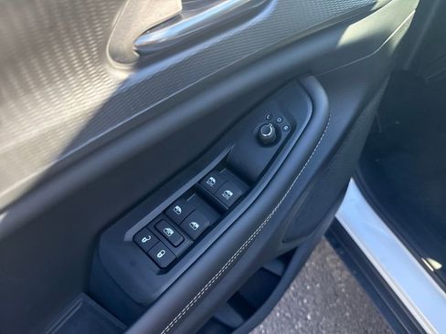 New 2025 Jeep Grand Cherokee Altitude image 20