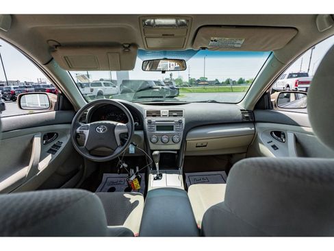 Used 2010 Toyota Camry LE image 10