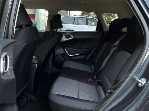 Used 2025 Kia Soul LX w/ LX Technology Package FWD image 11