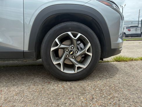 Used 2025 Chevrolet Trax LT w/ LT Convenience Package FWD image 27