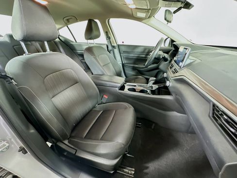 Used 2024 Nissan Altima 2.5 SV image 29