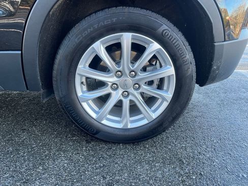 Used 2023 Cadillac XT4 Luxury w/ Cold Weather Package image 8