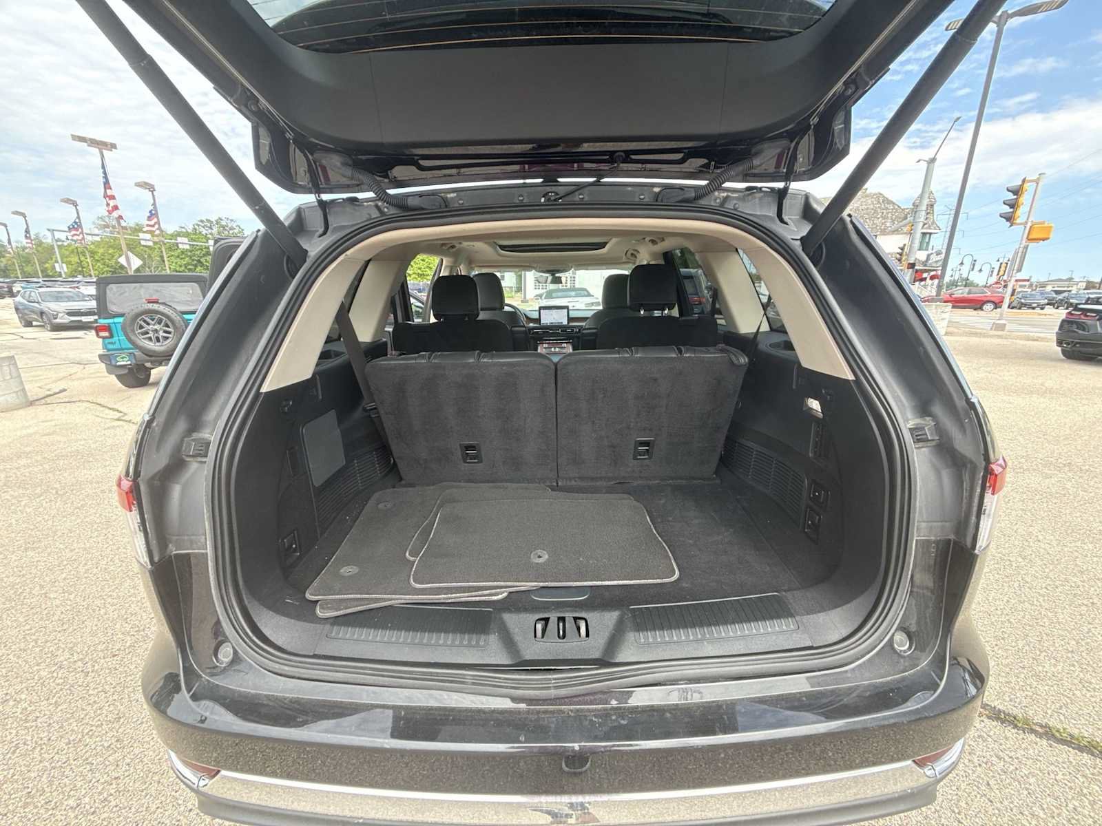 Used 2024 Lincoln Aviator Reserve AWD/4WD image 27