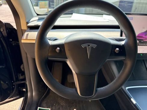 Used 2022 Tesla Model Y Long Range AWD/4WD image 16