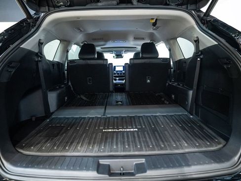 Used 2023 Toyota Highlander XLE AWD/4WD image 42