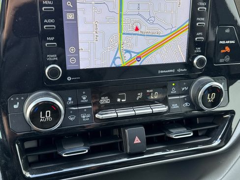 Used 2022 Toyota Highlander XLE image 30