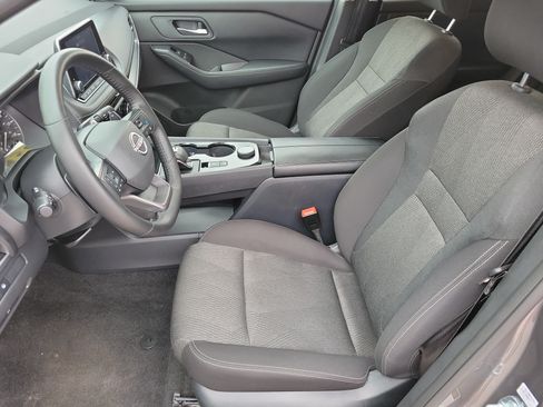 Used 2025 Nissan Rogue SV AWD/4WD image 9