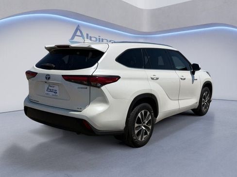 Used 2021 Toyota Highlander XLE AWD/4WD image 5