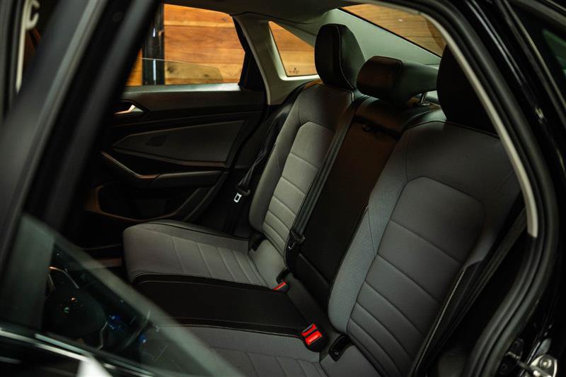 Used 2025 Volkswagen Jetta SE FWD image 10