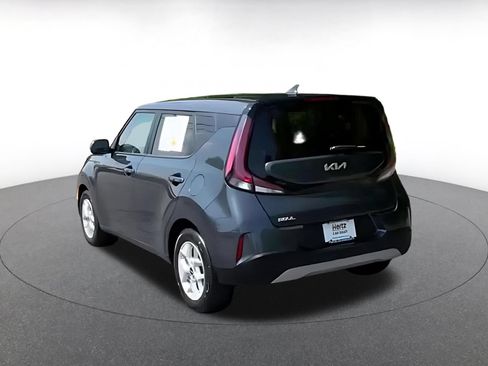 Used 2025 Kia Soul LX w/ LX Technology Package FWD image 10