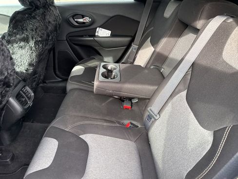Used 2015 Jeep Cherokee Sport AWD/4WD image 10