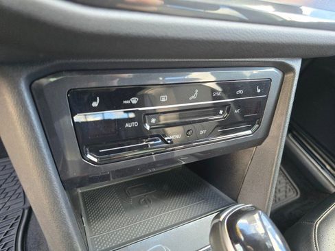 Used 2022 Volkswagen Tiguan SE R-Line image 35