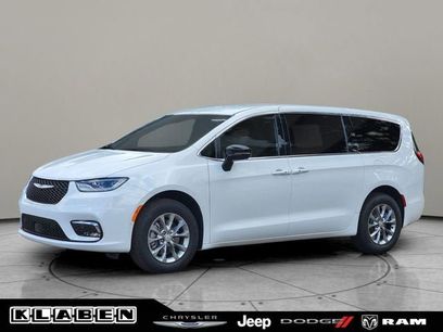 New 2026 Chrysler Pacifica Select
