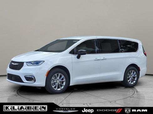 New 2026 Chrysler Pacifica Select image 1