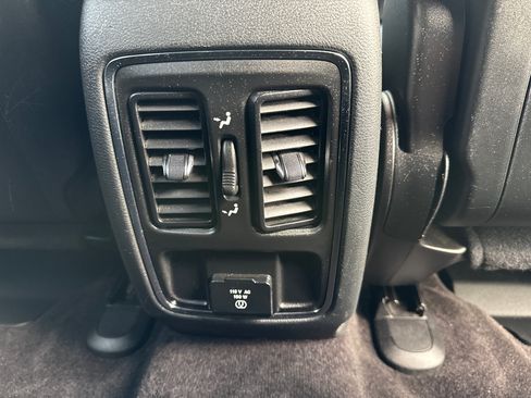 Used 2017 Jeep Grand Cherokee Altitude RWD image 15