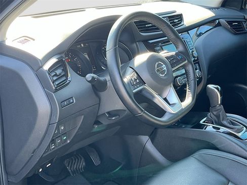 Used 2022 Nissan Rogue Sport SL image 9