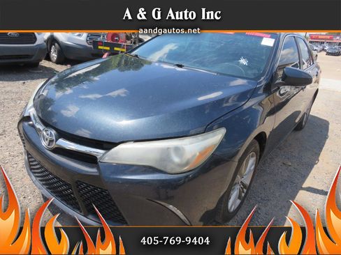 Used 2015 Toyota Camry SE FWD image 1