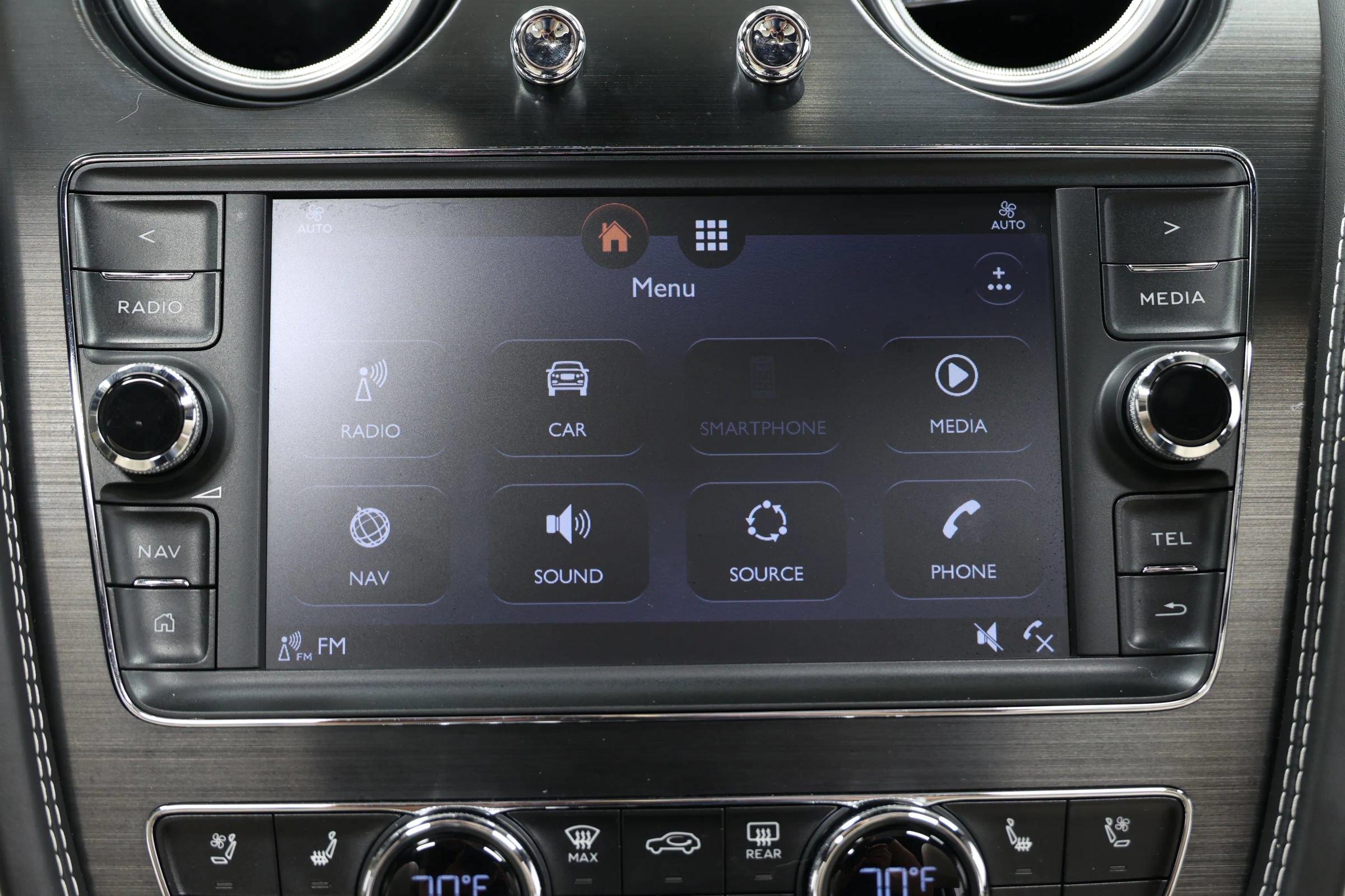 Used 2017 Bentley Bentayga AWD/4WD image 34