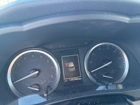 Used 2017 Toyota Highlander XLE image 13