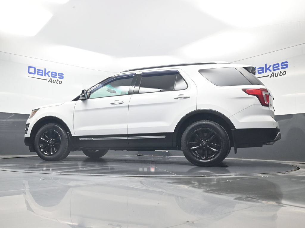 Used 2017 Ford Explorer XLT FWD image 38