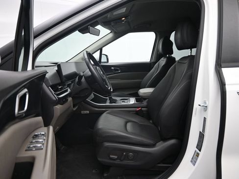 Used 2026 Kia Carnival FWD image 22