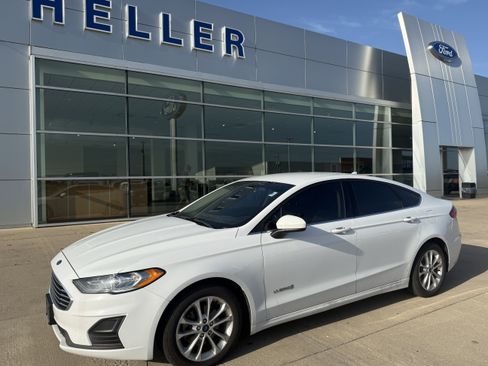 Used 2019 Ford Fusion SE FWD image 3