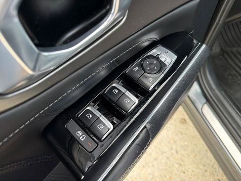 Used 2023 Kia Sorento SX image 12