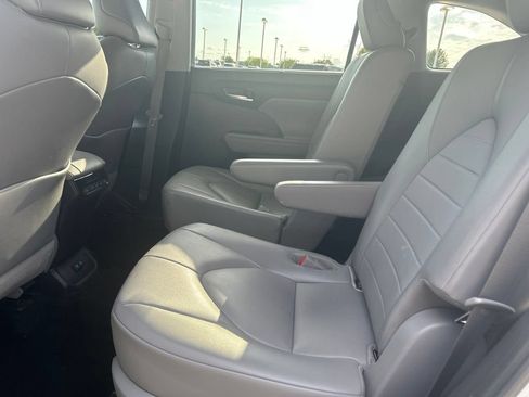 Used 2021 Toyota Highlander XLE FWD image 10