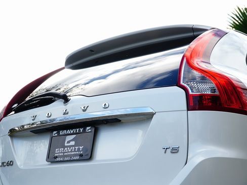 Used 2015 Volvo XC60 T5 Platinum image 9