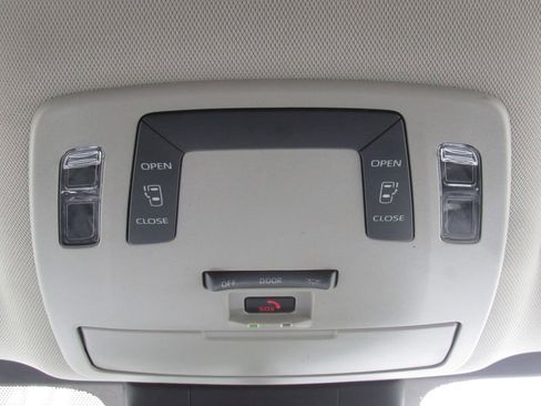 Used 2024 Toyota Sienna LE AWD/4WD image 28